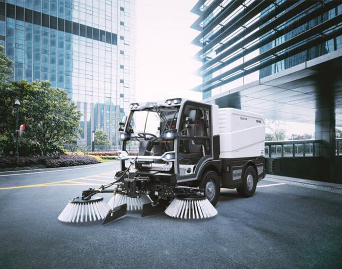 citycat-v20-best-compact-road-sweeper-in-oman