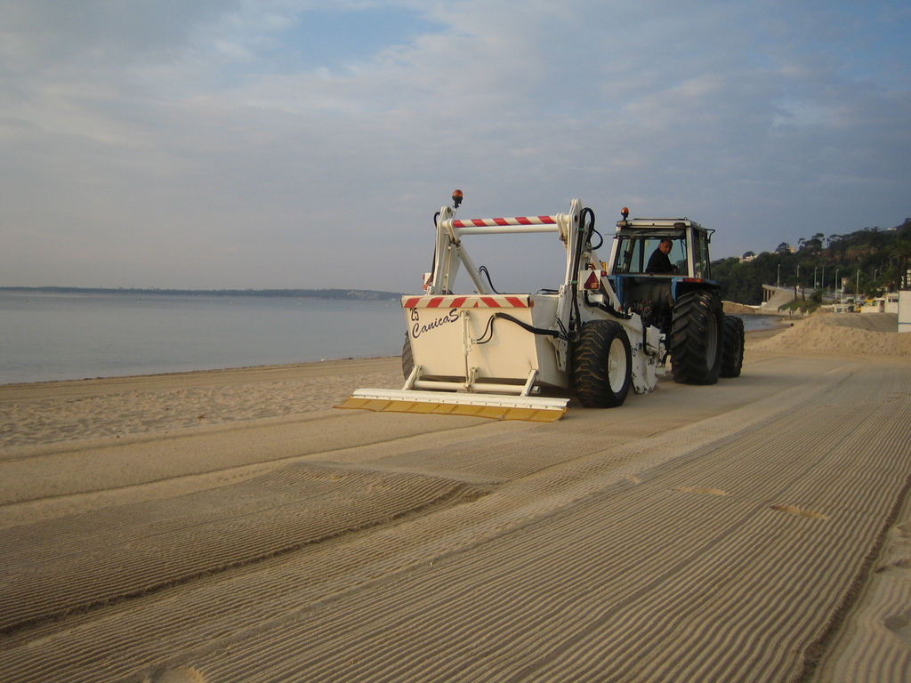 Beach Cleaning Machine - Teejan Equipment